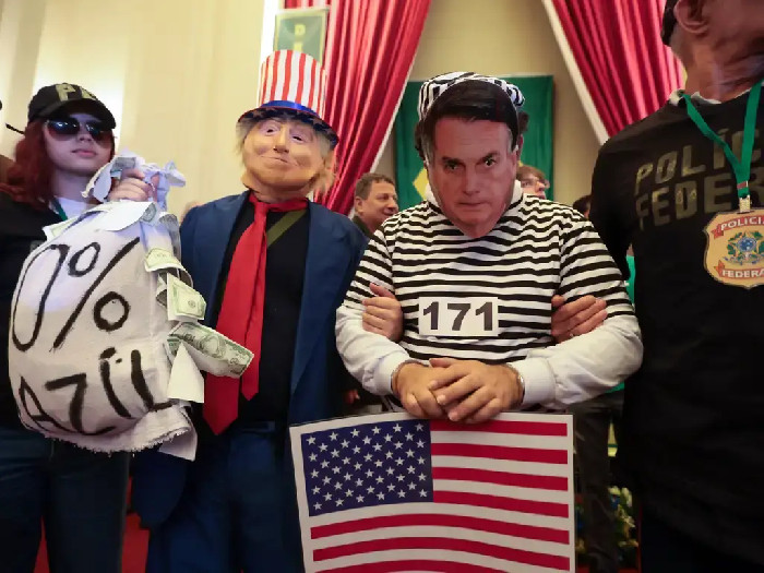 Em entrevista a O Globo, dez juristas estimam pena de Bolsonaro entre 25 e 30 anos; confira