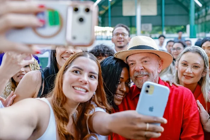 Lula eleito no primeiro turno